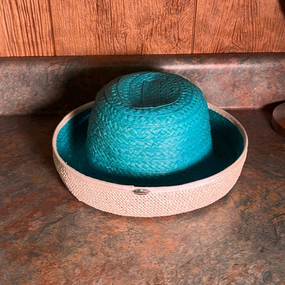 Liz Claiborne Accessories - Vintage Liz Claiborne 1980 straw hat in aqua and white
